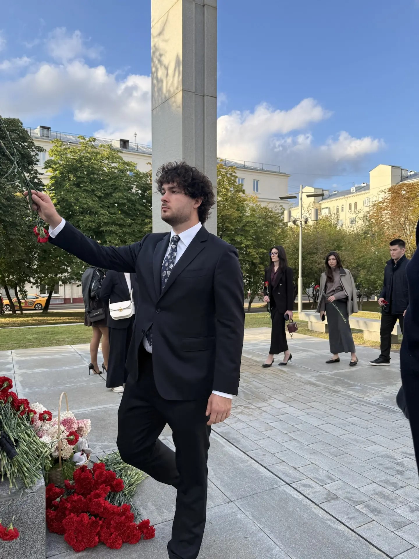 Постпредство Дагестана приняло участие в памятной акции у мемориала жертвам теракта на Дубровке